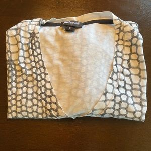 𝐽𝑢𝑠𝑡𝑐𝑎𝑣𝑎𝑙𝑙𝑖 𝑇-𝑠ℎ𝑖𝑟𝑡